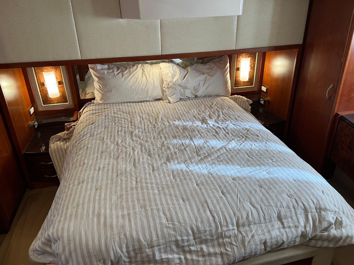 2008 Ovation 52 