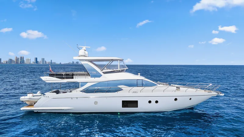 Siempre Yacht Photos Pics 2017 Azimut 66 Flybridge