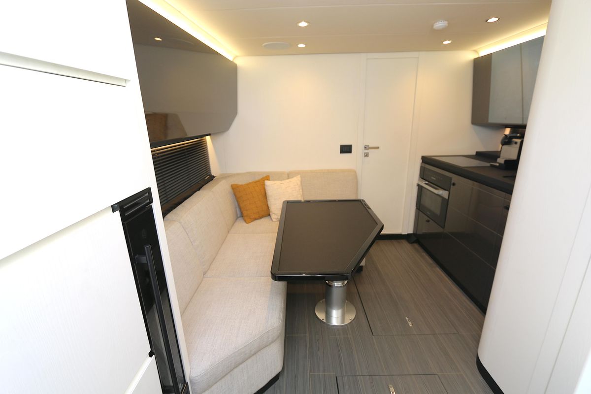 2023 Azimut 47 