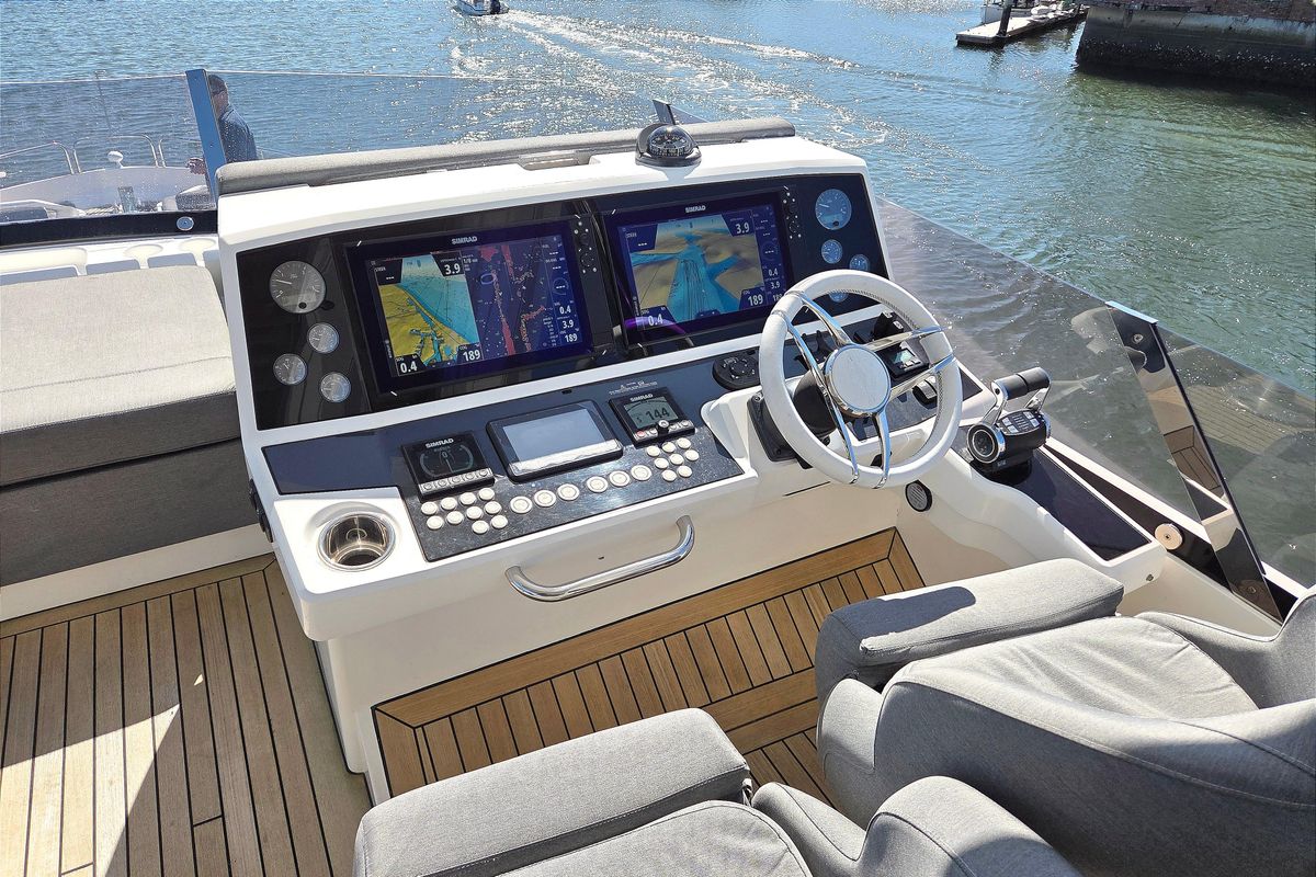 2018 Sunseeker 76 