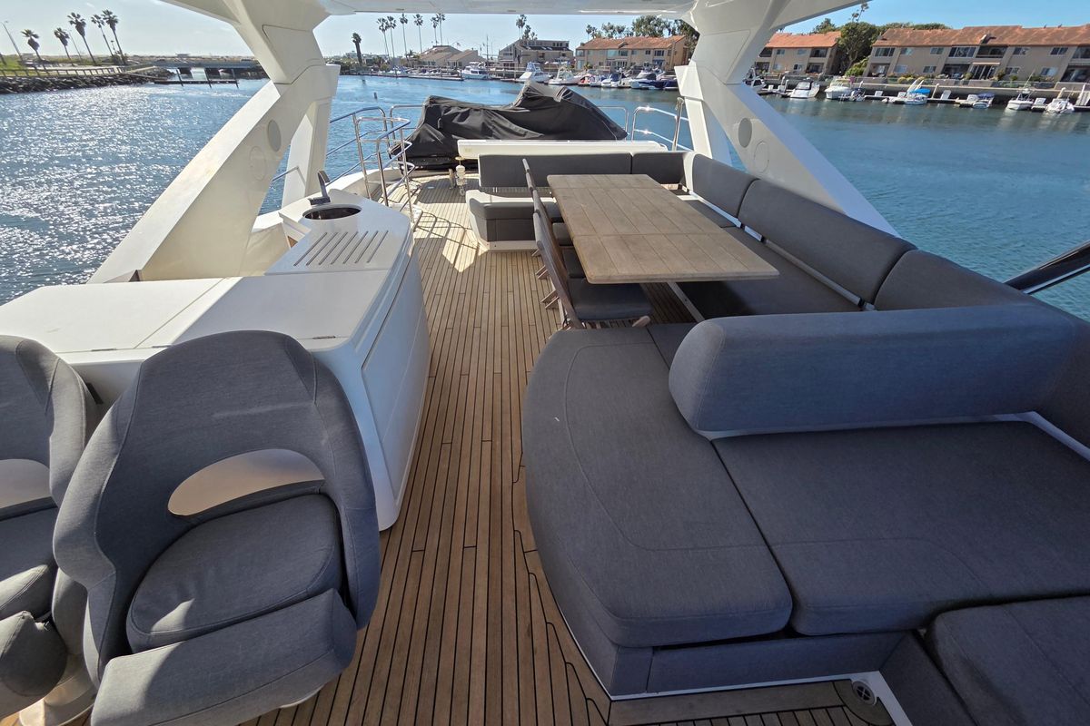2018 Sunseeker 76 