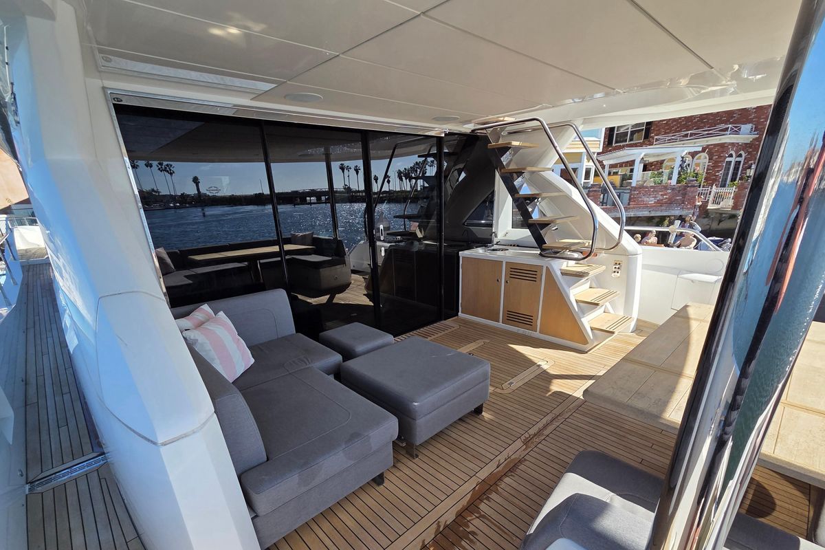 2018 Sunseeker 76 
