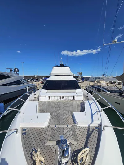 Brisa Yacht Photos Pics 