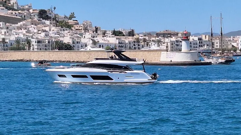 Brisa Yacht Photos Pics 