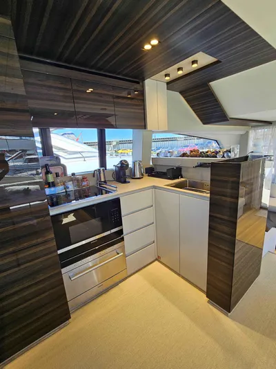 Brisa Yacht Photos Pics 