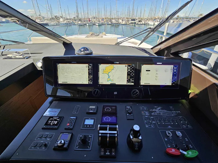 Brisa Yacht Photos Pics 