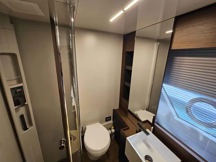 Brisa Yacht Photos Pics 