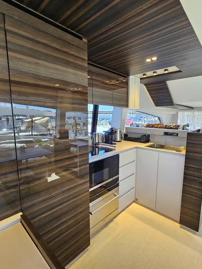 Brisa Yacht Photos Pics 