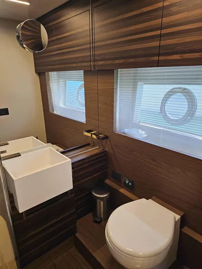 Brisa Yacht Photos Pics 