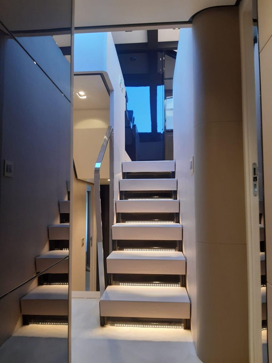 2015 Azimut 82 