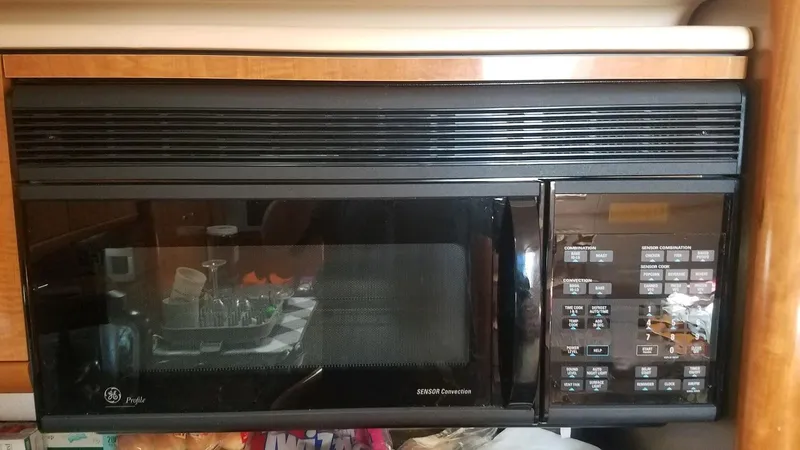 Instant Karma Yacht Photos Pics GE Profile microwave in a 2002 Maxum 4200 SY yacht kitchen.