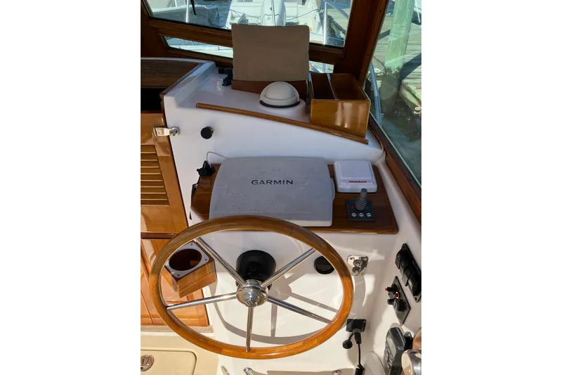 Virginia Yacht Photos Pics Steering wheel and controls of 2010 C.W. Hood WASQUE 26 boat with Garmin navigation.
