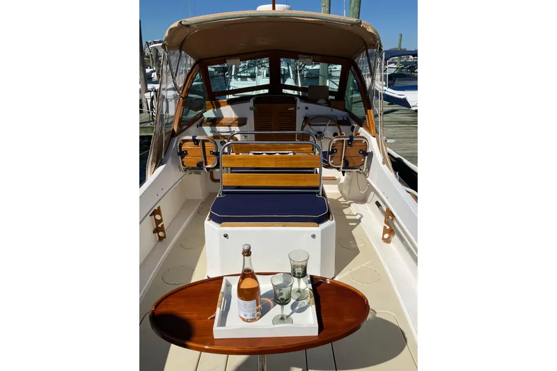 Virginia Yacht Photos Pics C.W. Hood WASQUE 26 boat interior with seating and drinks, 2010 model.