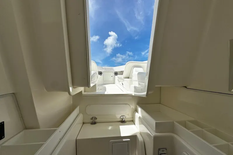  Yacht Photos Pics 2022 SeaVee 390Z boat interior with open hatch and blue sky view.