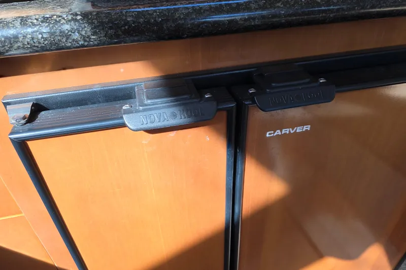 Aloha Spirit Yacht Photos Pics Fridge on 2005 Carver 41 Cockpit Motor Yacht with Nova Kool latches.