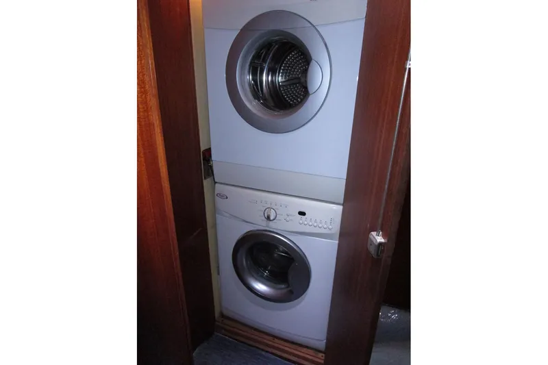 Elska Yacht Photos Pics Companionway laundry