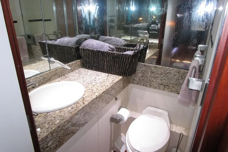 Elska Yacht Photos Pics Portside head