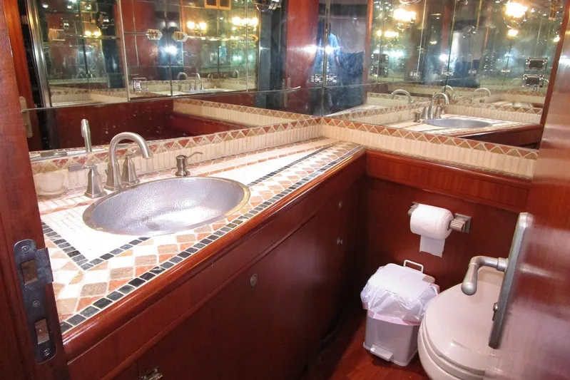 Elska Yacht Photos Pics Master head