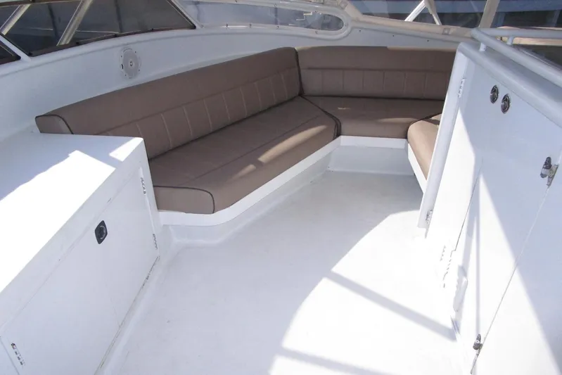 Elska Yacht Photos Pics Starboard side flybridge seating