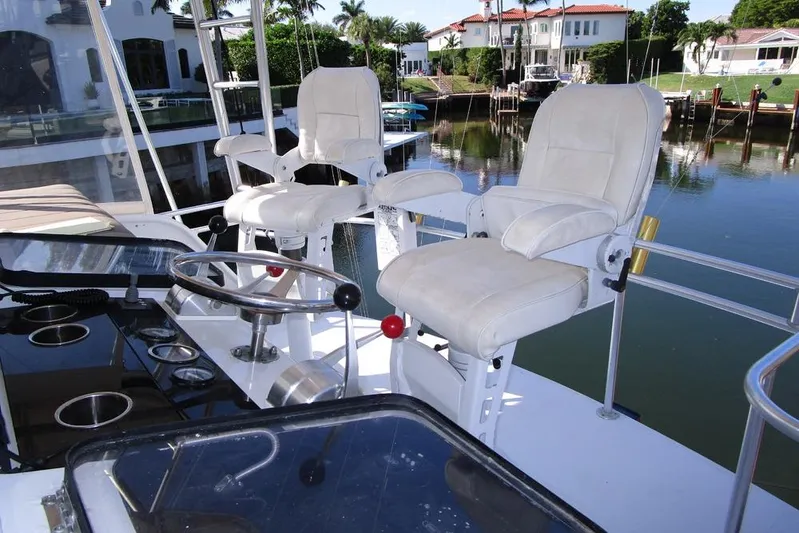 Elska Yacht Photos Pics Twin Stidd chairs