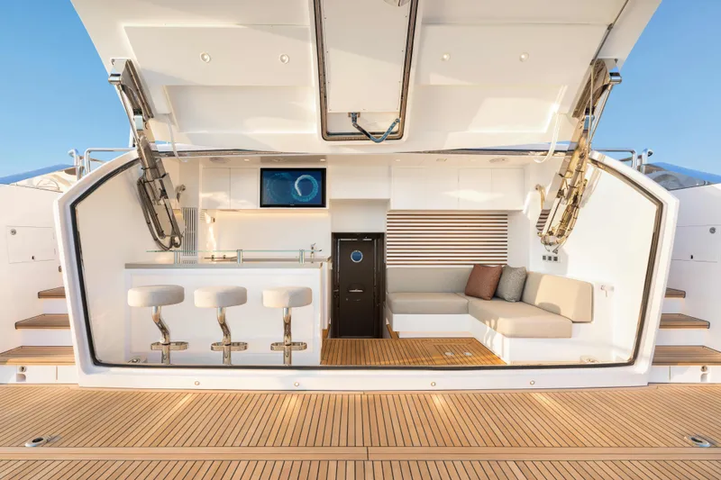 Horizon Fd110-007 / Available Winter 2026 Yacht Photos Pics 2026 Horizon FD110 Hull 7