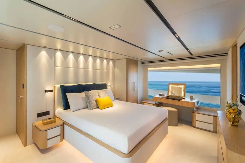 Horizon Fd110-007 / Available Winter 2026 Yacht Photos Pics 2026 Horizon FD110 Hull 7