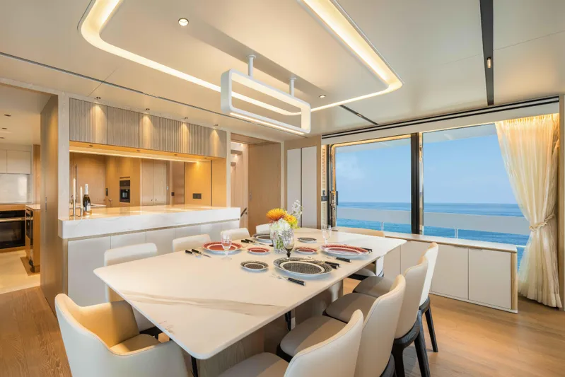 Horizon Fd110-007 / Available Winter 2026 Yacht Photos Pics 2026 Horizon FD110 Hull 7