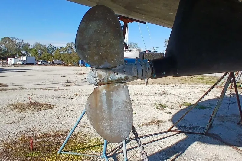 Waterfall II Yacht Photos Pics Propeller of 1994 Beneteau Oceanis 44 CC sailboat on dry dock.