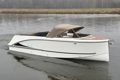 2025 Maxima 740 Tender