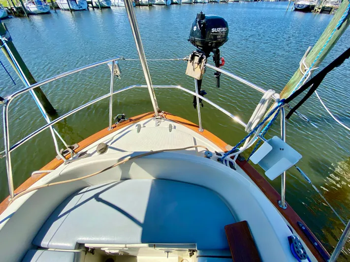 Encore Yacht Photos Pics Cockpit of 1998 Pacific Seacraft 37 sailboat with Suzuki outboard motor, docked in marina.