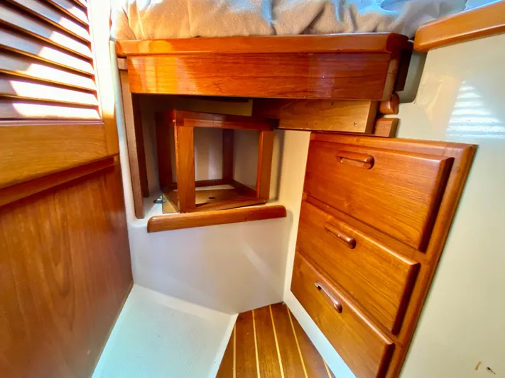 Encore Yacht Photos Pics Interior of 1998 Pacific Seacraft 37 sailboat with wooden drawers and bed.