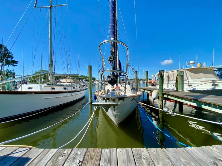 Encore Yacht Photos Pics Pacific Seacraft 37 sailboat docked at marina, 1998 model, clear blue sky.