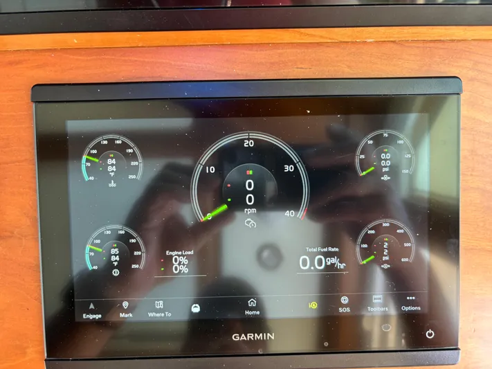 R Queen III Yacht Photos Pics 