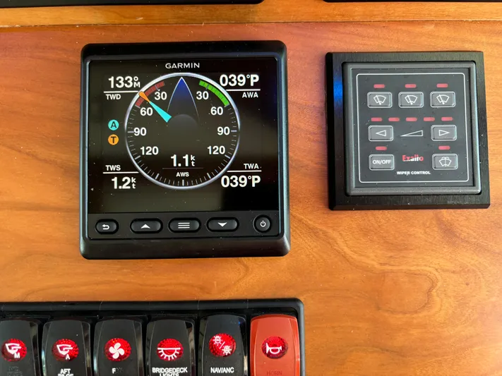 R Queen III Yacht Photos Pics 