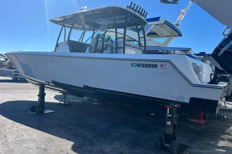  Yacht Photos Pics 2026 Contender 39 ST boat on display, showcasing sleek design and modern features.