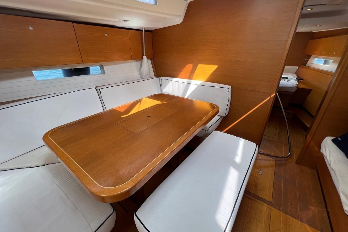 2010 Grand Soleil 52 