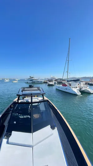  Yacht Photos Pics 2022 Evo Yachts R4 WA on calm waters, surrounded by other boats under a clear blue sky.