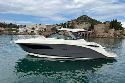 2022 Sea Ray 320 Sundancer