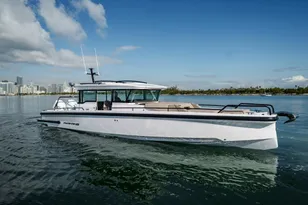 2025 Axopar 37 Cross Cabin - Iconic Edition