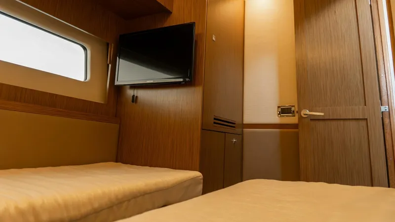 O-sea-d Yacht Photos Pics 2017 Sea Ray 51 Flybridge cabin interior with twin beds and wall-mounted TV.