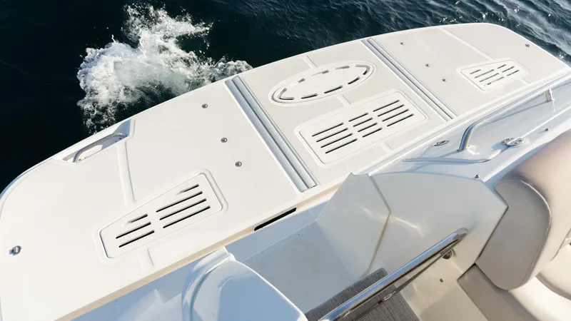 O-sea-d Yacht Photos Pics 2017 Sea Ray 51 Flybridge yacht deck with ocean view.