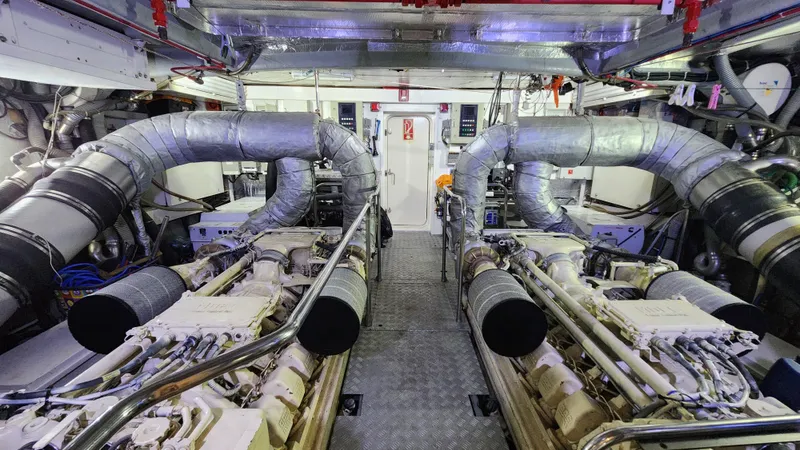 Space Oddity Yacht Photos Pics 