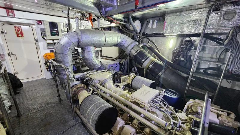 Space Oddity Yacht Photos Pics 