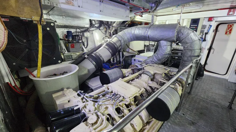 Space Oddity Yacht Photos Pics 