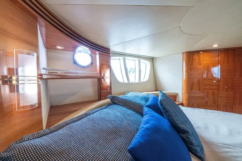 Hakuna Matata Yacht Photos Pics Luxurious 2007 Azimut 55 yacht bedroom with elegant wood finish and plush bedding.