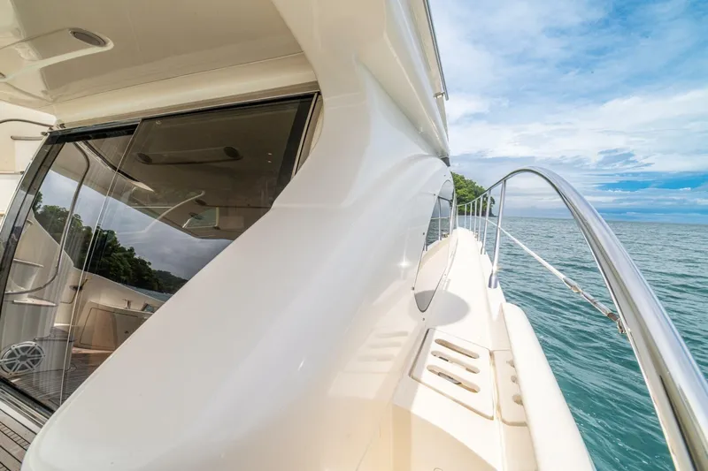 Hakuna Matata Yacht Photos Pics 2007 Azimut 55 yacht side view, showcasing sleek design and ocean backdrop.