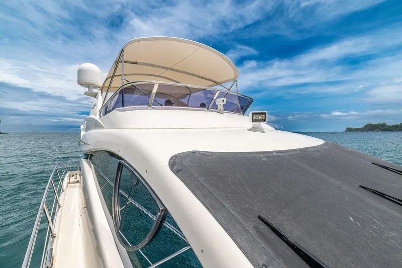 Hakuna Matata Yacht Photos Pics 2007 Azimut 55 yacht cruising on serene ocean waters under a clear blue sky.