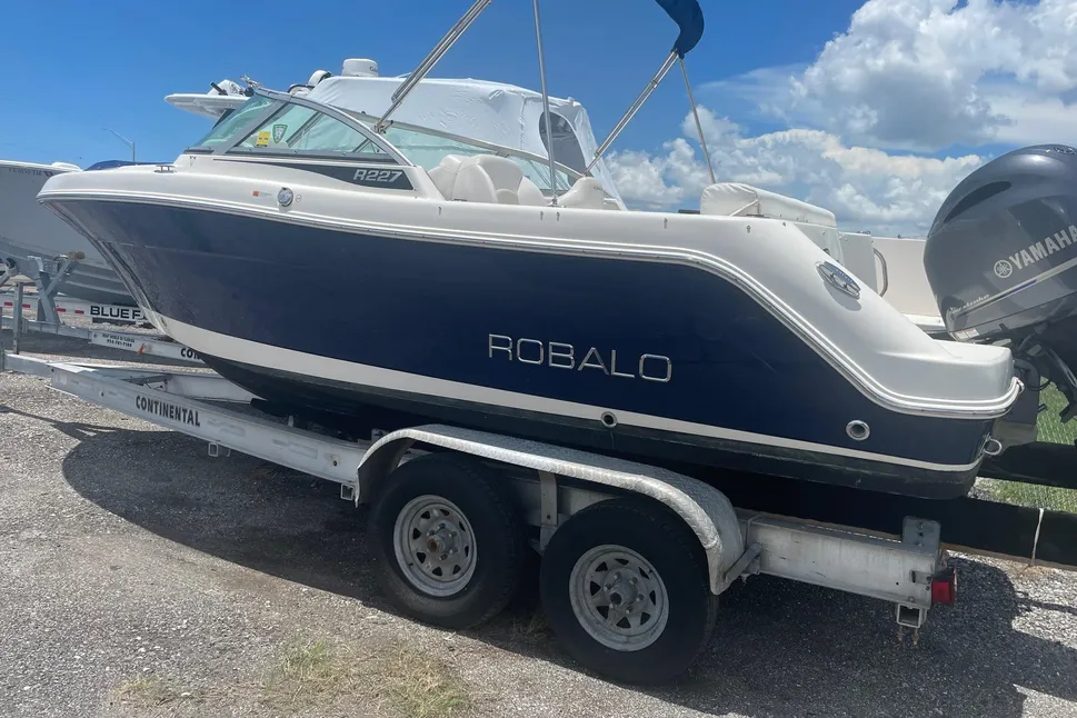 2015 Robalo R227 Dual Console Dual Console for sale - YachtWorld