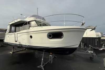 2017 Beneteau Swift Trawler 30