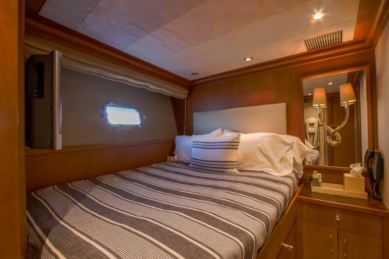 Front Row Yacht Photos Pics Luxurious 2006 Northcoast Yachts Yachtfisher cabin with cozy bed and elegant lighting.